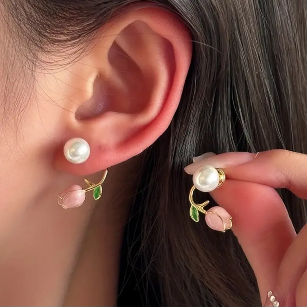 NWT! Imitation Pearl Ladies Stud Earrings Fashion Tulip Flower Front And Back. - Picture 5 of 5